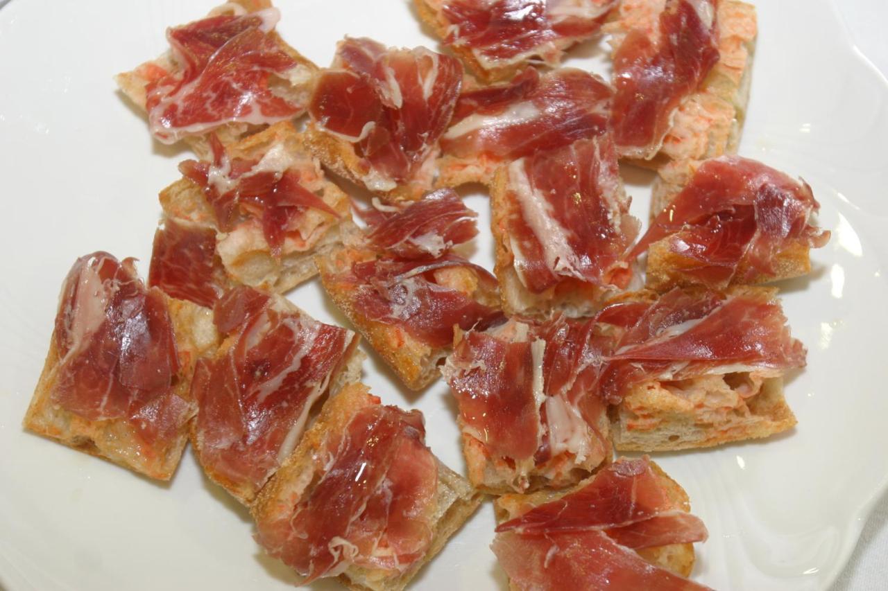 方达纽司酒店 Sant Sadurní dʼAnoia 外观 照片