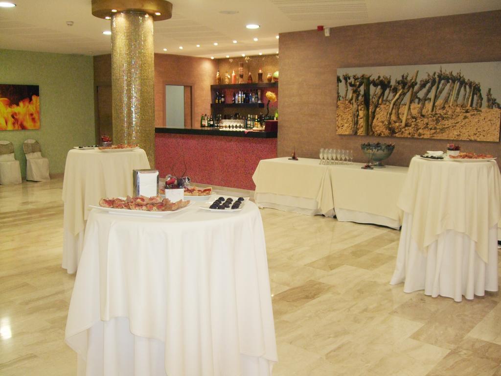 方达纽司酒店 Sant Sadurní dʼAnoia 外观 照片