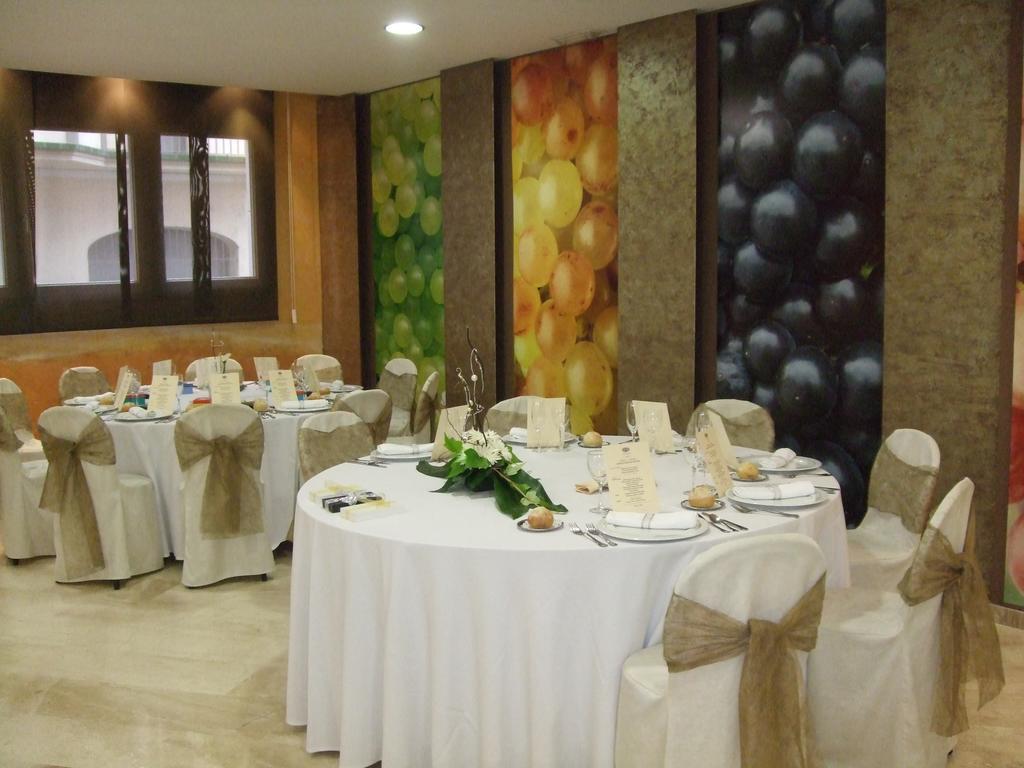 方达纽司酒店 Sant Sadurní dʼAnoia 外观 照片