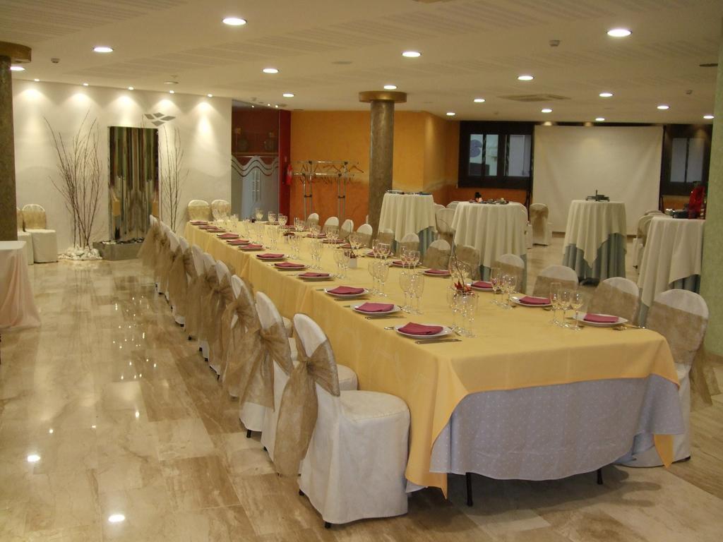 方达纽司酒店 Sant Sadurní dʼAnoia 外观 照片
